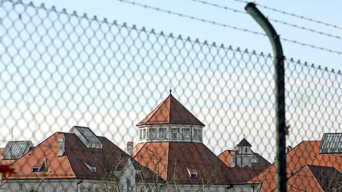 Die JVA Aichach heute. Zur Zeit des Nationalsozialismus sind dort Kommunistinnen, "Asoziale", aber auch einfach arme Frauen inhaftiert - und teilweise nach Auschwitz deportiert worden.