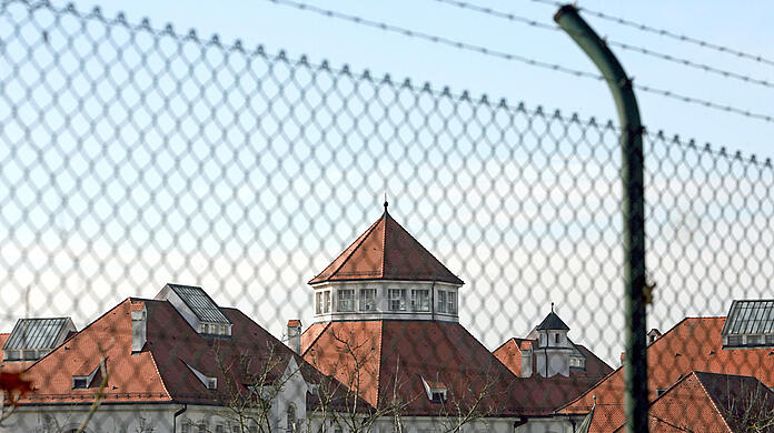 Die JVA Aichach heute. Zur Zeit des Nationalsozialismus sind dort Kommunistinnen, "Asoziale", aber auch einfach arme Frauen inhaftiert - und teilweise nach Auschwitz deportiert worden.