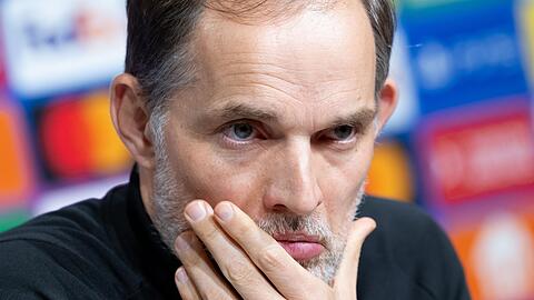 Trainer Thomas Tuchel von München auf dem Podium bei der Pressekonferenz FC Bayern München in der Allianz Arena.