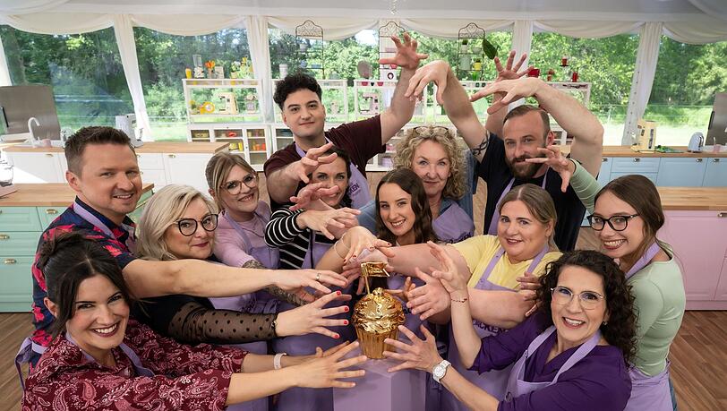 Das neue Teilnehmerfeld für den Backwettkampf ist wieder bunt. Was alle eint: das Hoffen auf den "Golden Cupcake". Das neue Teilnehmerfeld für den Backwettkampf ist wieder bunt. Was alle eint: das Hoffen auf den "Golden Cupcake".