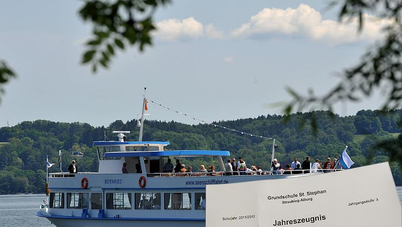 Einserschüler dürfen in den Sommerferien kostenlos mit den Linienschiffen auf den bayerischen Seen fahren. Einserschüler dürfen in den Sommerferien kostenlos mit den Linienschiffen auf den bayerischen Seen fahren.