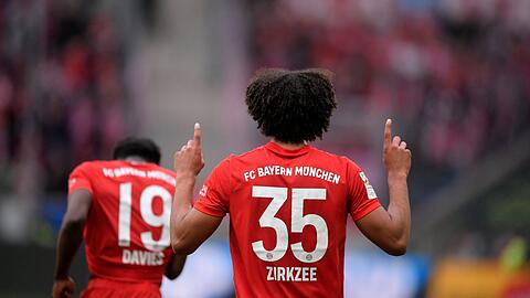 Wird Joshua Zirkzee auch im Spiel gegen Augsburg den verletzten Lewandowski ersetzen?