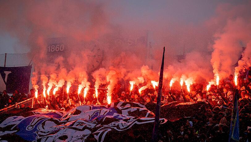 Die Fans des TSV 1860 brannten in der vergangenen Spielzeit viel Pyrotechnik ab – zum Leidwesen des Vereins.