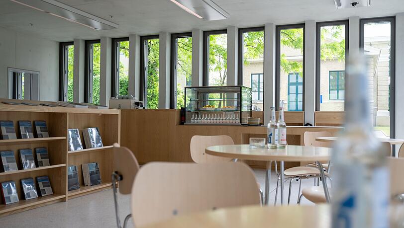 Im neu gestalteten Eingangsbereich des städtischen Museums gibt es jetzt auch ein Café. Im neu gestalteten Eingangsbereich des städtischen Museums gibt es jetzt auch ein Café.