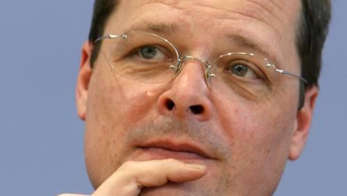 „Einfach ekelhaft“ findet Joachim Wuermeling den pornografischen Inhalt, der nun unter seinem Namen im weltweiten Netz platziert wurde. „Einfach ekelhaft“ findet Joachim Wuermeling den pornografischen Inhalt, der nun unter seinem Namen im weltweiten Netz platziert wurde.