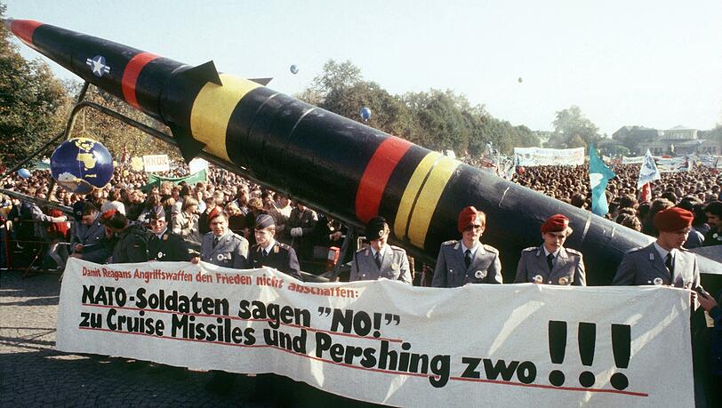 Nicht alle waren 1983 für die Stationierung amerikanischer Raketen auf deutschem Boden – Michel Friedman schon. Nicht alle waren 1983 für die Stationierung amerikanischer Raketen auf deutschem Boden – Michel Friedman schon.