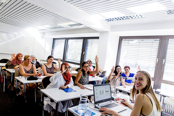 Ein Integrationskurs der M&uuml;nchner Volkshochschule im Sommer.