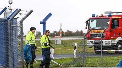 Zwei M&auml;nner sollen bei einer Fahr&uuml;bung die Kontrolle &uuml;ber ihr Auto verloren haben.