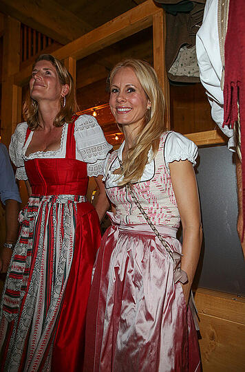 Dr. Nadja Anna Zsösk Fürstin zu Schaumburg-Lippe (r.)
