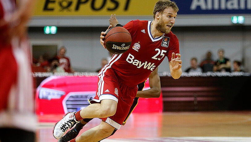 Rund 24 Minuten spielte Anton Gavel durchschnittlich pro BBL-Partie. 6,4 Punkte und 3,6 Assists steuerte der deutsche Nationalspieler im Schnitt bei, zudem war der zweimalige "Best Defensive Player" der Liga die Top-Stütze in der Verteidigung. Rund 24 Minuten spielte Anton Gavel durchschnittlich pro BBL-Partie. 6,4 Punkte und 3,6 Assists steuerte der deutsche Nationalspieler im Schnitt bei, zudem war der zweimalige "Best Defensive Player" der Liga die Top-Stütze in der Verteidigung.