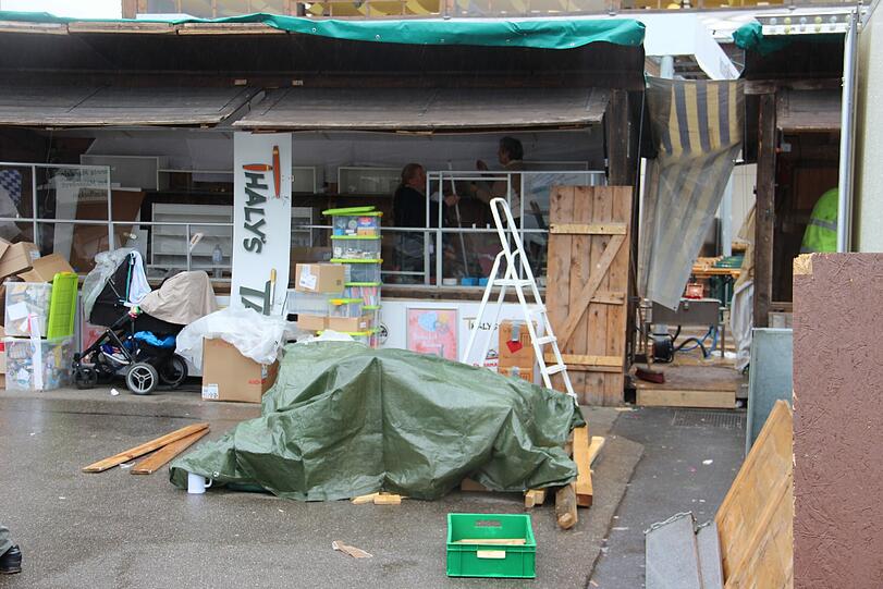 Regen und Tristesse am Tag danach: Die Bilder vom Wiesn-Abbau am Dienstagvormittag.