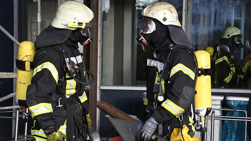 (Symbolbild) Feuerwehr rettet zwei Personen und eine Katze