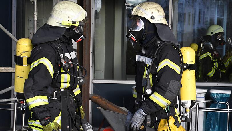 (Symbolbild) Feuerwehr rettet zwei Personen und eine Katze (Symbolbild) Feuerwehr rettet zwei Personen und eine Katze