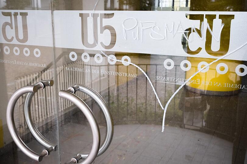 Schon seit Jahren zu: Der Eingang zur ehemaligen U5 Akademie in Haidhausen.