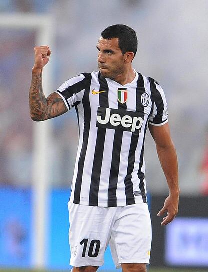 Ein richtiges Schnäppchen sichert sich die Alte Dame aus Turin. Für läppische 9 Millionen wechselt Carlos Tevez zu Juventus.