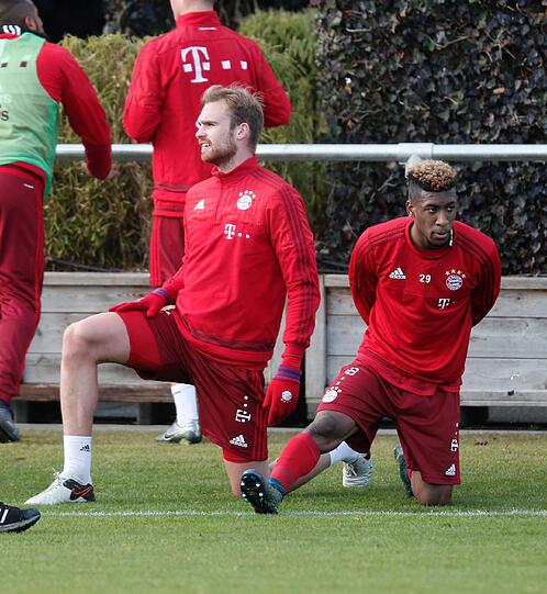 Bilder vom Abschlusstraining des FC Bayern vor dem Abflug nach Katar.