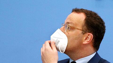 Bundesgesundheitsminister Jens Spahn zu Beginn einer Pressekonferenz zur Impfkampagne in Berlin.