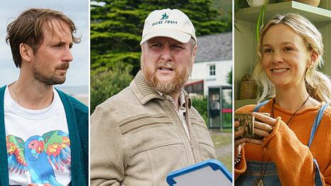 "The Ballad of Wallis Island" mit Musiker Herb McGwyer (Tom Basden, l.), Lottogewinner Charles Heath (Tim Key) und Musikerin Nell Mortimer (Carey Mulligan).