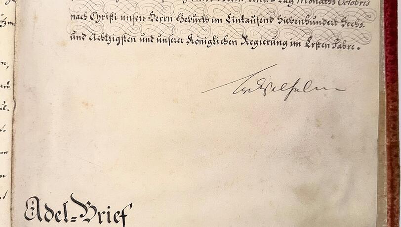Der historische Adelsbrief, unterzeichnet von dem erst sechs Wochen zuvor auf den Thron gelangten König Friedrich Wilhelm II. von Preußen. Der historische Adelsbrief, unterzeichnet von dem erst sechs Wochen zuvor auf den Thron gelangten König Friedrich Wilhelm II. von Preußen.