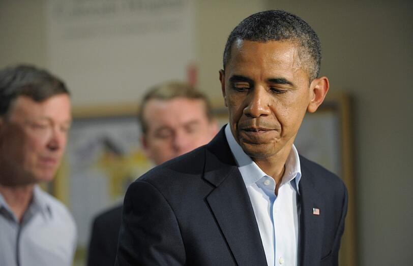 Der Präsident spendet Trost: Barack Obama besuchte am Sonntag Aurora, den Schauplatz der Kino-Schießerei in Colorado.