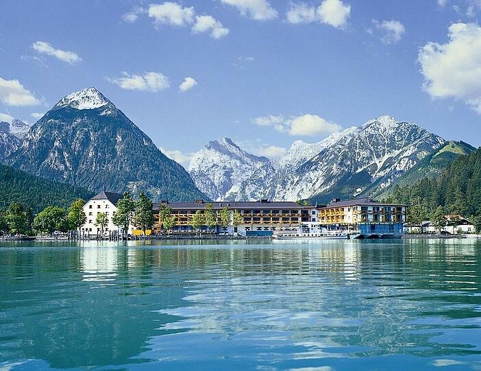 Von Bergen eingerahmt: Das Travel Charme "Fürstenhaus am Achensee"