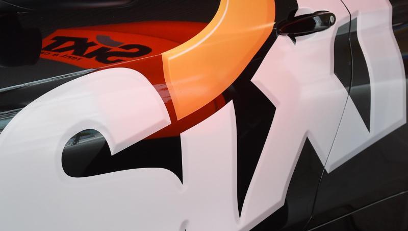 Das Logo des Autovermieters Sixt SE an einer Fahrzeugtür. Foto: Tobias Hase/dpa/Symbolbild Das Logo des Autovermieters Sixt SE an einer Fahrzeugtür. Foto: Tobias Hase/dpa/Symbolbild