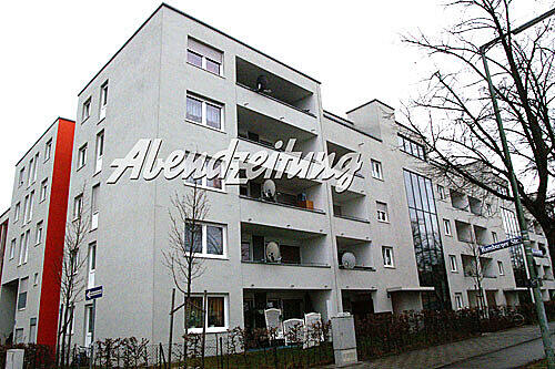 Aus dem obersten Stock dieses Hauses stürzte der Bub