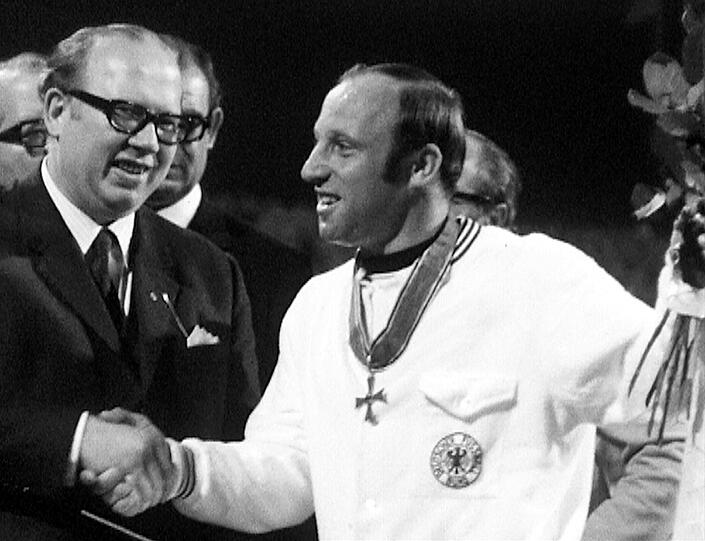 Uwe Seeler ist eine DFB-Legende: Der Hamburger schoss 43 Tore für Deutschland. Auch "Uns Uwe" brillierte nicht durch seine Technik, sondern durch seine Durchsetzungsfähigkeit.