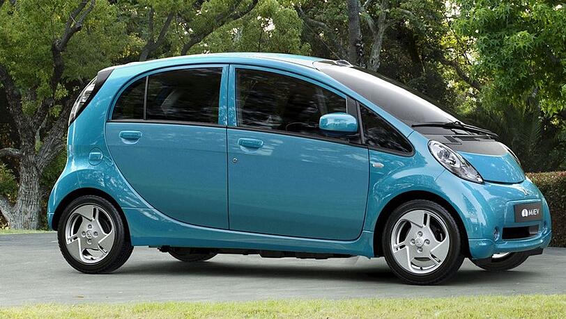 Mitsubishis i-Miev heißt künftig Electric Vehicle. Der Preis für das Elektroauto ist gesunken, an der Technik ändert sich nur wenig. Mitsubishis i-Miev heißt künftig Electric Vehicle. Der Preis für das Elektroauto ist gesunken, an der Technik ändert sich nur wenig.