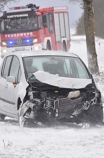 Bilder vom Verkehrsunfall auf der B13 bei Holzkirchen.