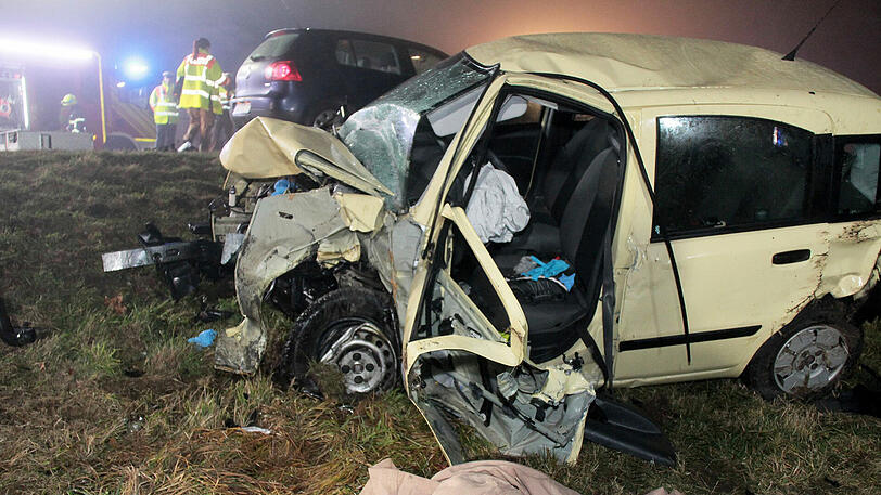 Die Bilder vom Unfall auf der Staatsstr. 2089 zwischen der Autobahnausfahrt Bad Aibling und dem Pullacher Kreisel.
