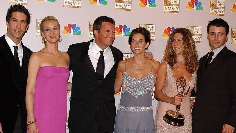 Alle "Friends"-Stars bei den Emmy Awards im Jahr 2002 v.l.n.r.: David Schwimmer, Lisa Kudrow, Matthew Perry, Courteney Cox, Jennifer Aniston und Matt LeBlanc.