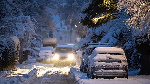 Das Winterwetter sorgt f&uuml;r glatte Stra&szlig;en in Oberbayern. (Symbolbild)
