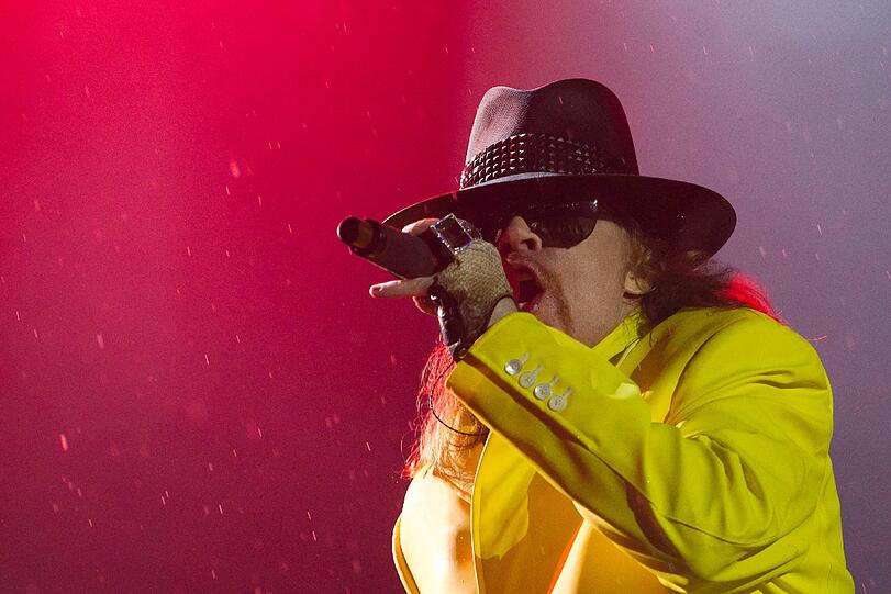 Wer ist das denn? Hätten Sie Axl Rose erkannt? Er schockte seine Fans jüngst mit Pausbacken und Kugelbauch. Der Sänger von Guns'N'Roses hat mächtig zugelegt...