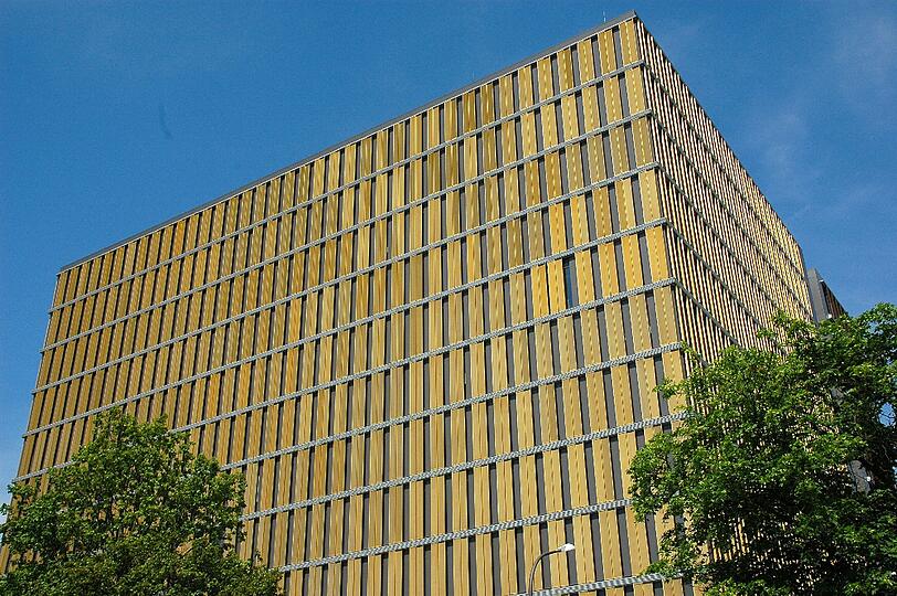 PLATZ 17: LAIM Die DAB-Bank (Foto) mag zwar golden sein, aber richtig viel Geld fließt hier sonst nicht. Am ehesten findet man noch was an der Fürstenrieder Straße mit den Nachmietern im alten Hertie-Haus. Sonst gibt es "kleinflächige Lebensmittel-Anbieter in Streulagen".
MAGNETEN: Woolworth/Tengelmann, HIT, Bauhaus, Sport Bittl
FAZIT: "Die Nahversorgungssituation ist gut" - noch besser wäre es, wenn es mit dem alten Beck-Haus endlich mal weiterginge.