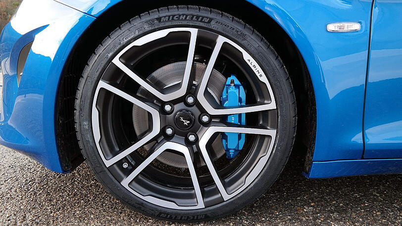 Die Brembo-Bremsen sind extrem leicht und packen bei Bedarf gnadenlos zu.