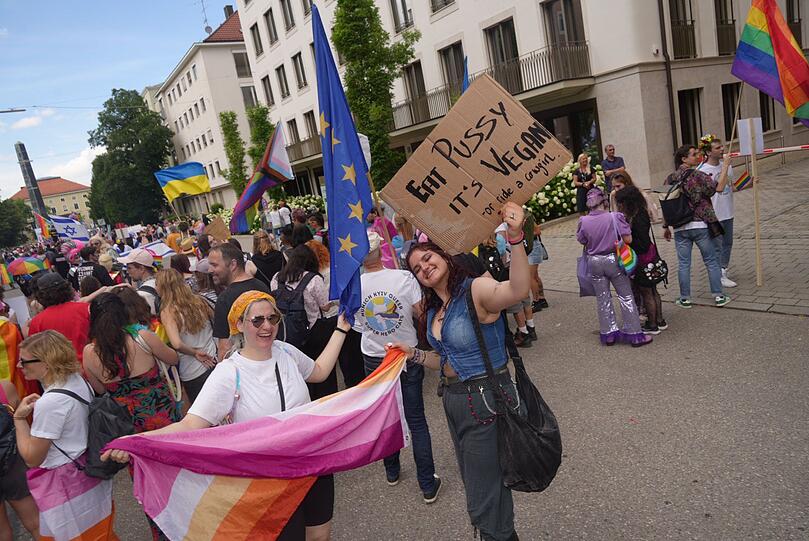 Lachende Gesichter bei der CSD-Parade.
