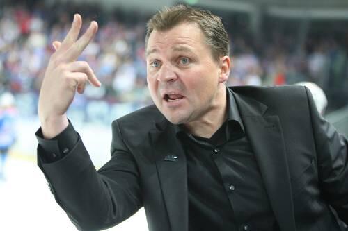 Teilweise nur drei gegnerische Feldspieler, aber keine Tore in Überzahl: Die Abschlussschwäche treibt Tiger-Trainer Andreas Brockmann auf die Palme.