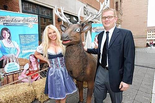 Dirndl-Designerin Alessandra Geissel und &bdquo;NürnBurger&ldquo;-Fabrikant Florian Hoeneß freuen sich schon auf die Trachten-Nacht.