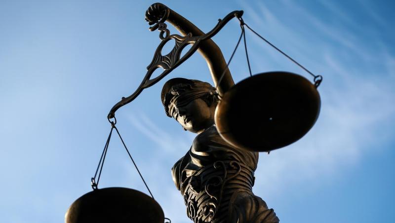 Eine Statue der Justitia hält eine Waage in ihrer Hand. Foto: D.- W. Ebener/Archiv Eine Statue der Justitia hält eine Waage in ihrer Hand. Foto: D.- W. Ebener/Archiv