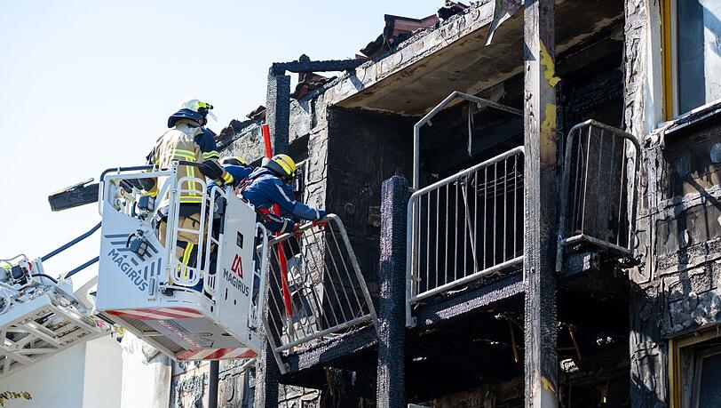 Senioren mussten eine Wohnanlage verlassen, nachdem dort ein Feuer ausgebrochen war. Senioren mussten eine Wohnanlage verlassen, nachdem dort ein Feuer ausgebrochen war.