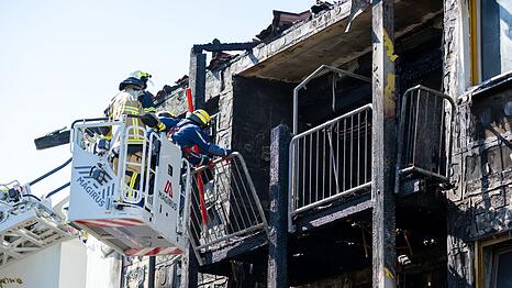 Senioren mussten eine Wohnanlage verlassen, nachdem dort ein Feuer ausgebrochen war.
