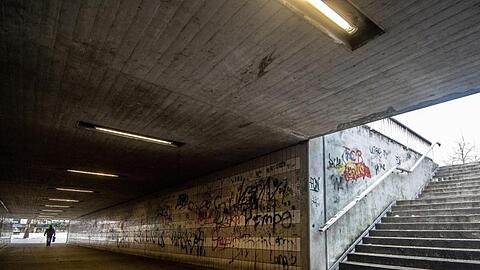 Eine Straßenunterführung nahe dem Bahnhof in der Innenstadt. Foto: Armin Weigel/Archiv