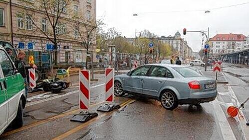 Schlüsselbeinbruch: Wegen einer Parklücke wurde ein Mofafahrer verletzt