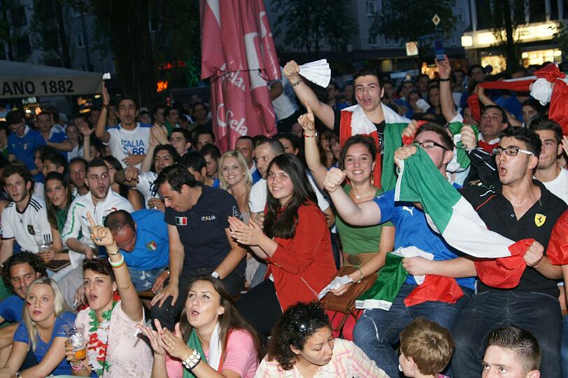 München im Halbfinal-Fieber. Die Bilder vom Public Viewing im Spiel Deutschland gegen Italien.
