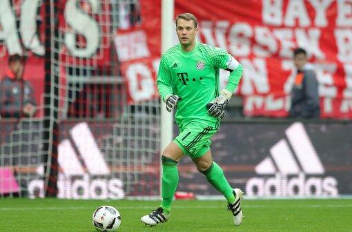 MANUEL NEUER &ndash; PÉTER GULÁCSI: Der Nationaltorhüter hat sieben Mal zu Null gespielt, Bayern hat mit neun Gegentreffern die beste Abwehr der Liga. Dabei hatte Neuer in dieser Hinrunde gefühlt mehr zu tun als in den drei Jahren zuvor.