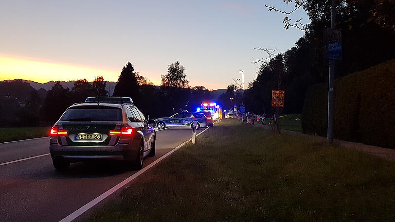 Die Rettungskräfte waren stundenlang im Einsatz.