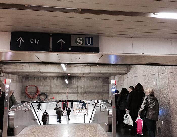 Oder man läuft zu Fuß in Richtung Baustelle... Aber bloß nicht wie sonst in Richtung U-Bahn gehen. Denn...