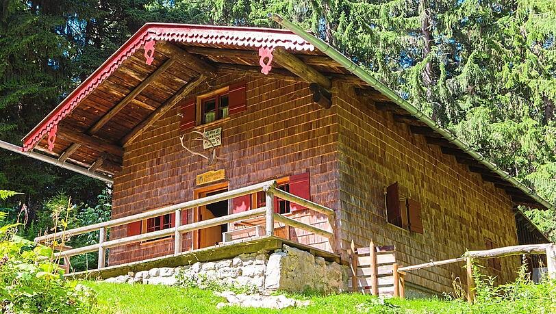 Die alte Blankensteinhütte musste 2017 wegen Brandschutz- und statischen Mängeln abgerissen werden. Die alte Blankensteinhütte musste 2017 wegen Brandschutz- und statischen Mängeln abgerissen werden.