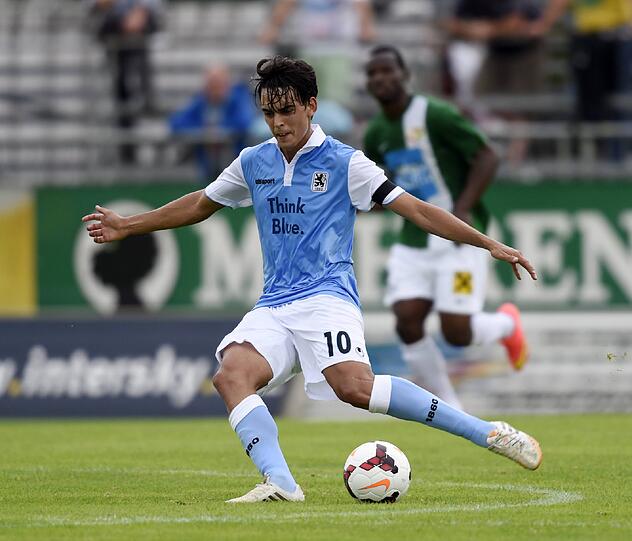 Edu Bedia: Spanier gibt&rsquo;s bei den Löwen nur im Doppelpack. Der Spieler mit der Nummer 10 wurde wie Weggefährte Sánchez von Barça geholt. Er verfügt über eine tolle Technik, feines Passspiel und gute Spielübersicht. Poschner, der den Transfer eingefädelt hat, meint: &bdquo;Bédia wird uns mit Sicherheit sehr viel Freude bereiten.&ldquo; Bei Moniz dürfte auch Bédia gesetzt sein. Prognose: 100%